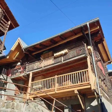 Dans Un Village Authentique Des Montagnes Valaisannes * Hérémence